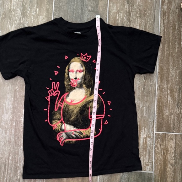 Brisco Mona Lisa Grafitti Black Graphic Tee with Pink Accents - Picture 5 of 6